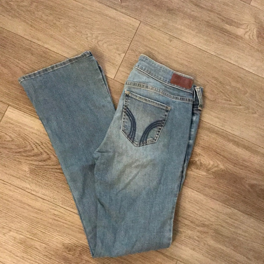 Hollister Low Rise Boot Cut Jeans sz5S/ 27S